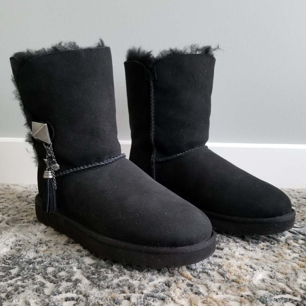 💥NEW💥Black UGG Lilou boot size 6 Available - Picture 2 of 8